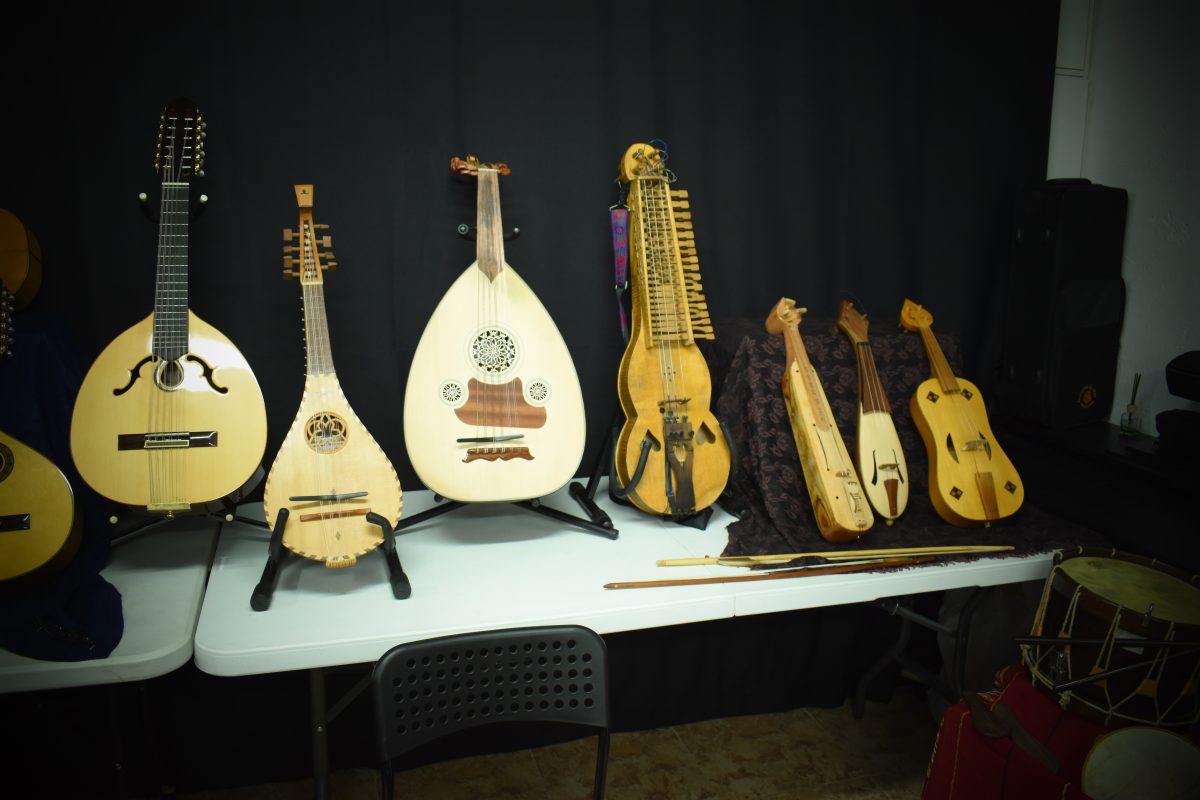 Exposición de instrumentos antiguos y tradicionales. Eduard Navarro. Ateneu Cultural Ciutat de Manises.